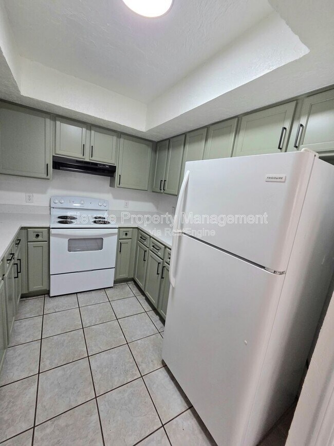 Foto del edificio - 530 Westwood Ct