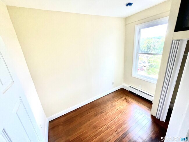 Foto del edificio - 1015 W Main St