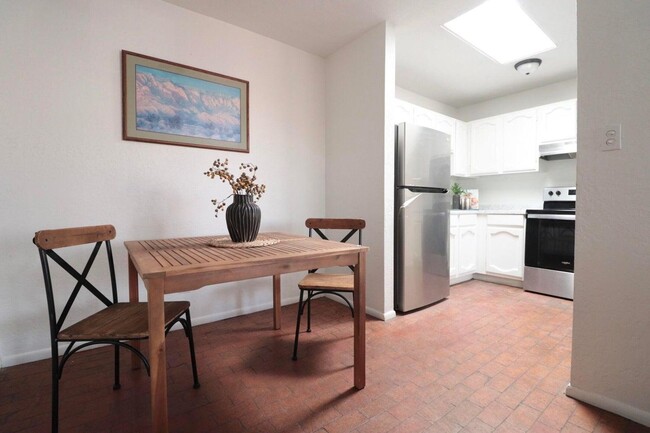 Foto del edificio - CLOSE IN TOWNHOUSE 2 Bedroom COURTYARD