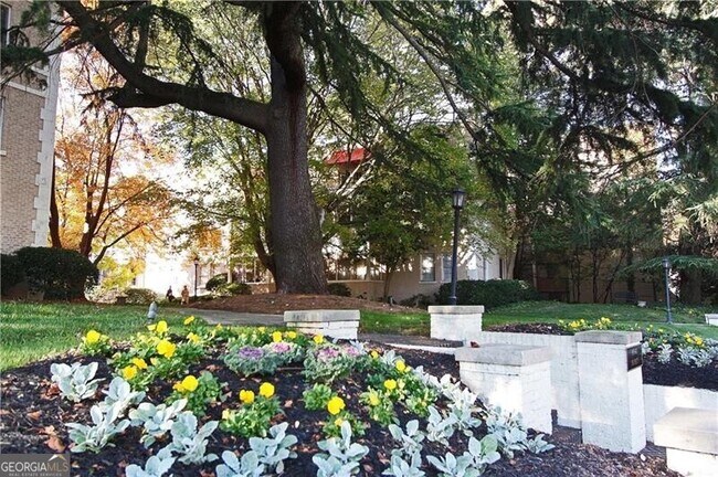 Foto del edificio - 2230 Peachtree Rd NW