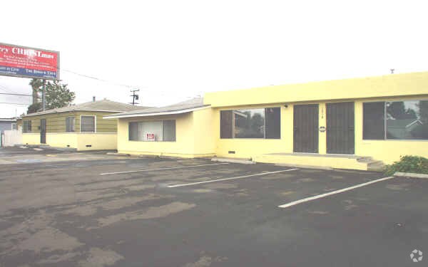 Building Photo - 1820-1830 Skyline Dr