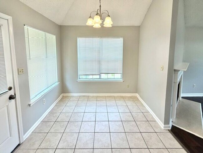 Foto del edificio - Charming 3 bedroom 2 bath home in Cordova-Recently Renovated