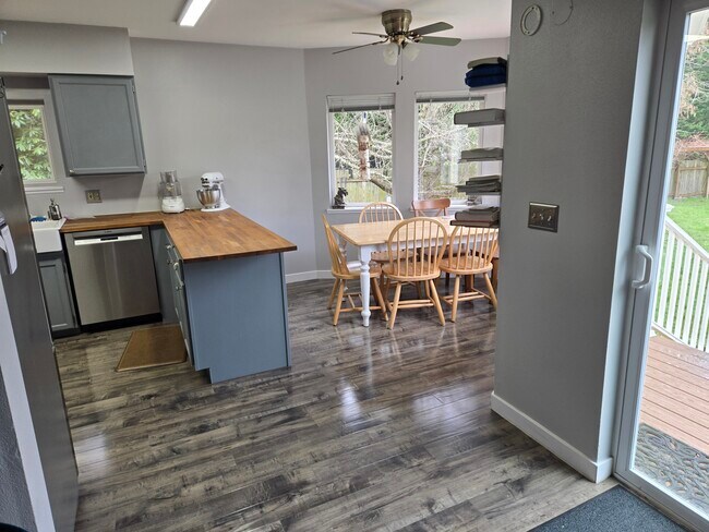 Comedor pequeño - 1228 S 3rd St