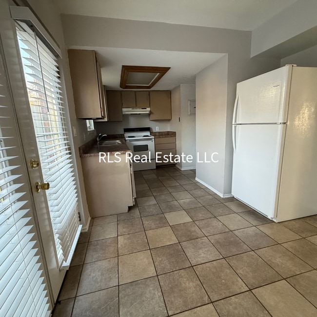 Building Photo - 1495 E 8600 S