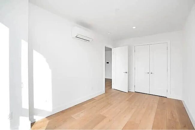 Foto del edificio - 23-33 Astoria Blvd