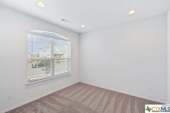 Foto del edificio - 405 Blue Oak Blvd