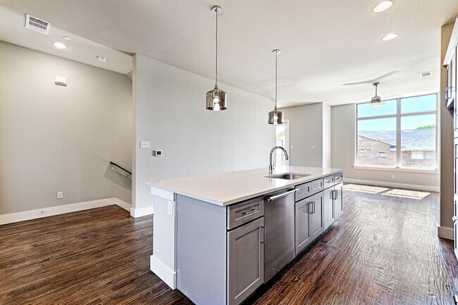 Foto del edificio - 13219 Goodland St