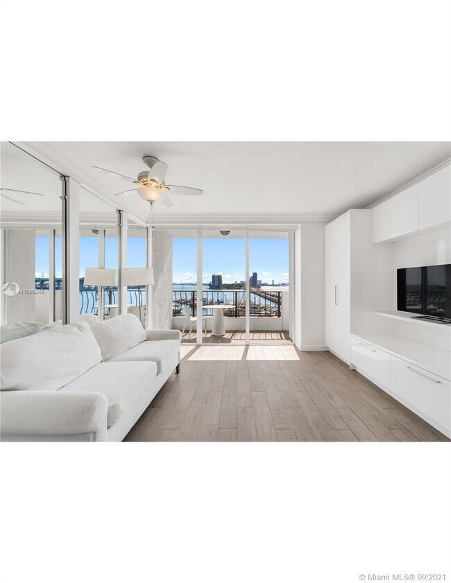 Foto del edificio - 555 NE 15th St