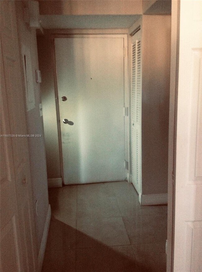 Foto del edificio - 1740 NW N River Dr
