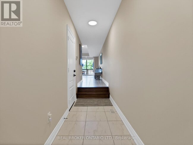 Building Photo - 30 Island Green Ln