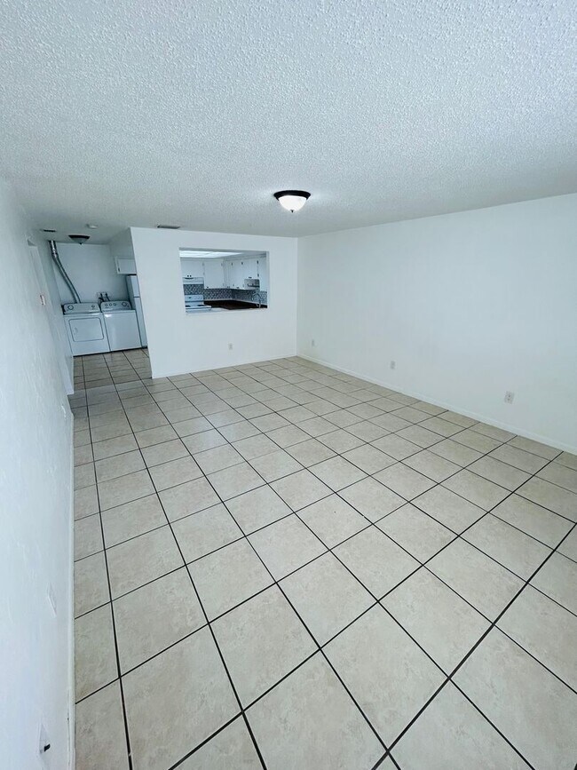 Foto del edificio - 2648 South Dr