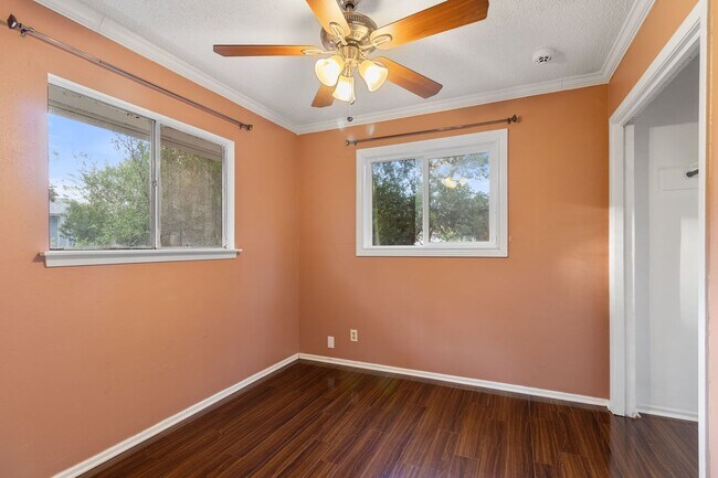 Foto del edificio - 7430 Saddlewood St