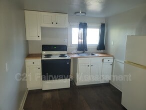 Building Photo - 214 Thompson St