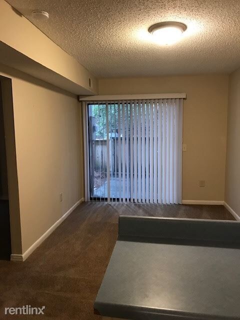 Foto del edificio - 329 Creek Dr