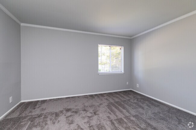 1HAB, 1BA - Royale Reno - Free heat, hot water, water & sewer, and t...