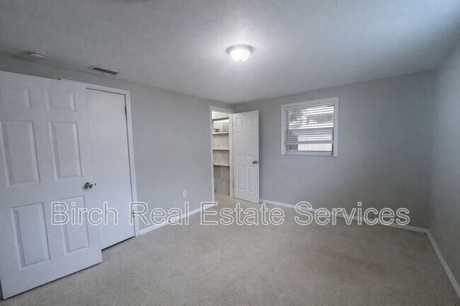 Foto del edificio - 3319 Williamsburg Loop