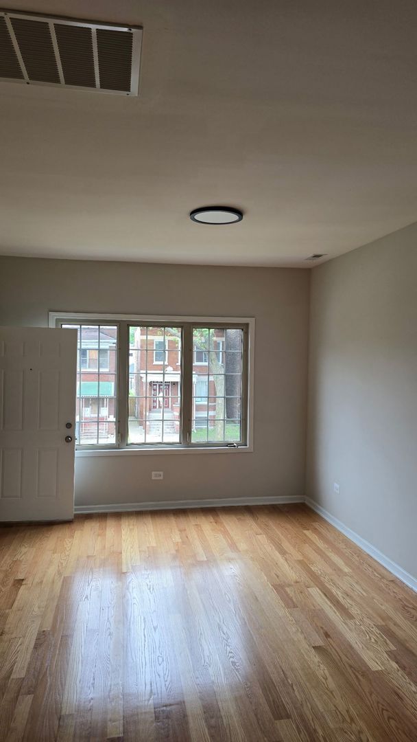 Building Photo - 6834 S Dorchester Ave