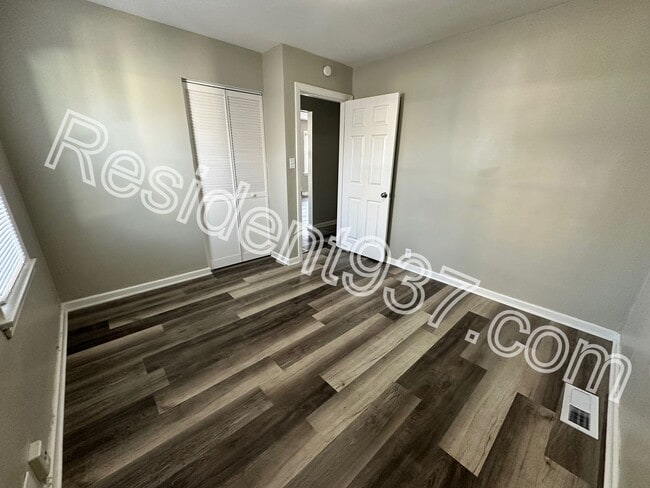 Building Photo - Spacious 3 Bed 2 bath Home