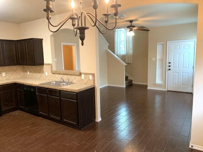 Foto del edificio - 215 N College St