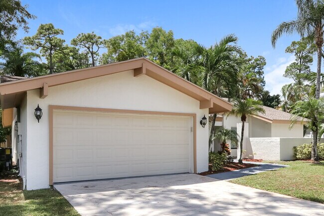 Building Photo - 12463 Sawgrass Ct