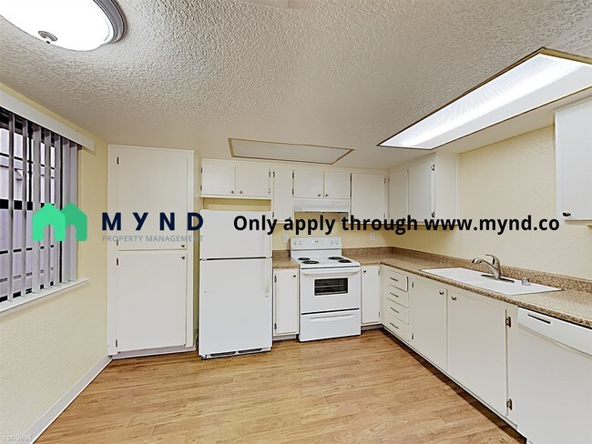 Building Photo - 4930 College Oak Dr