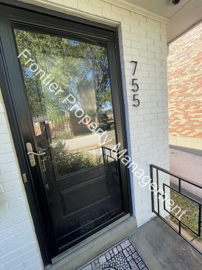 Foto del edificio - Charming 2 Bedroom Duplex – Don’t Miss Out!