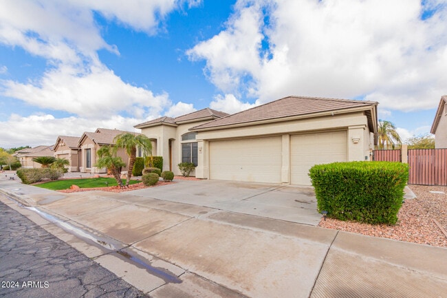 Building Photo - 6530 W Chester Rd