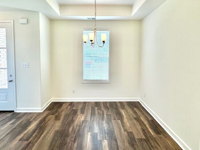 Building Photo - Move In Special! Half off August Rent. Con...