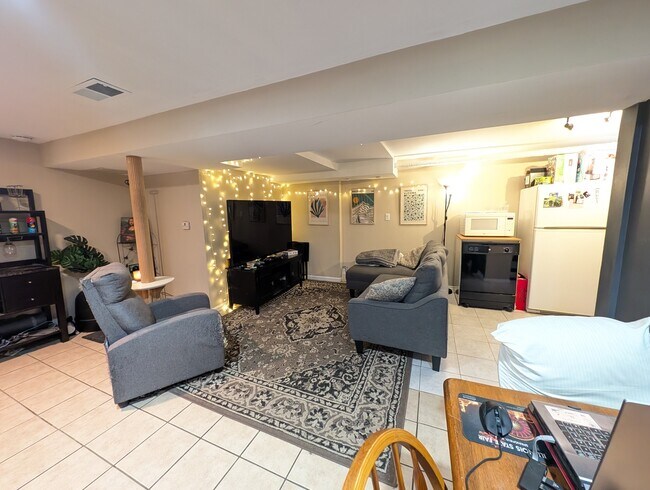 Foto del edificio - 4335 N Sacramento Ave