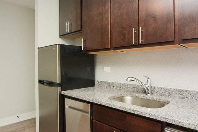 Foto del edificio - 429.5 W Belden Ave