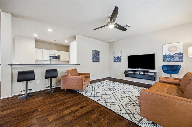 Foto del edificio - 5239 Schuler St