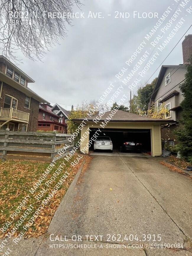 Building Photo - Remodeled Three Bedroom Upper Duplex