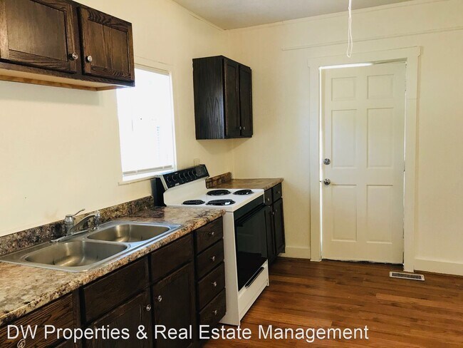 Building Photo - 2 br, 1 bath House - 1210 Ave E