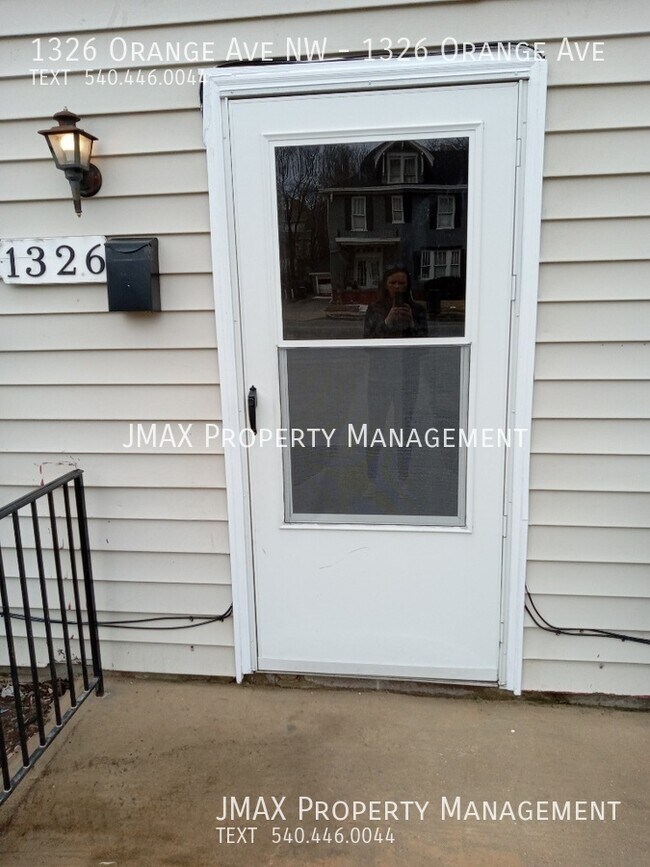 Building Photo - This property has a no security deposit op...