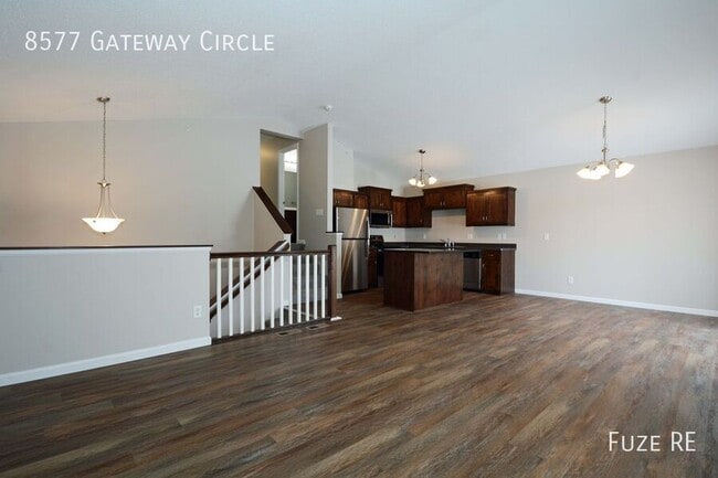 Foto del edificio - 8577 Gateway Cir