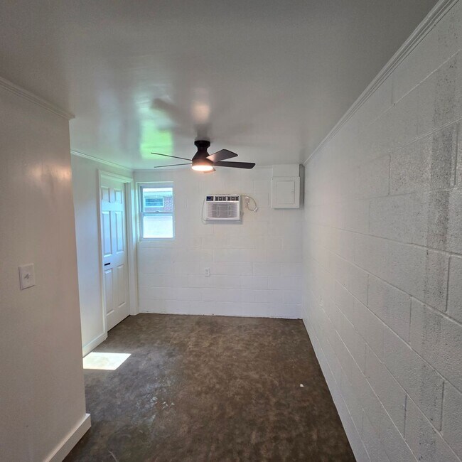 Building Photo - 3204 Johnson St