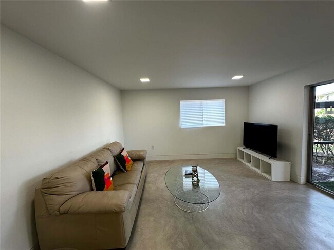 Foto del edificio - 7400 Sunshine Skyway Ln S