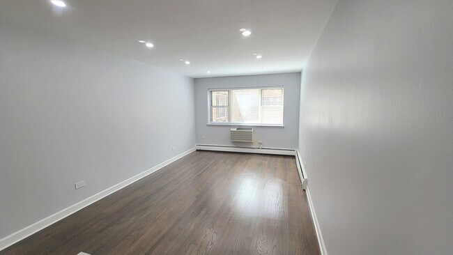 Building Photo - 420 W Aldine Ave