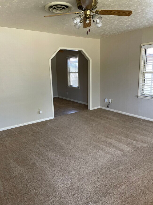 Foto del edificio - 2/2/1 In a quiet neighborhood - 6 to 9 month lease option available