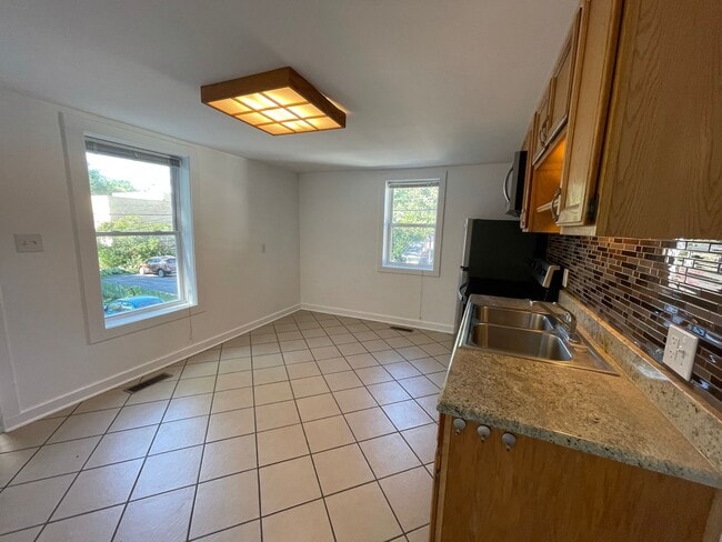 Building Photo - 212 E Washington St