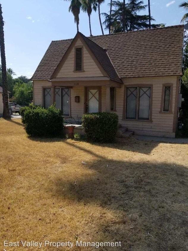 Primary Photo - 1131 E Cypress Ave