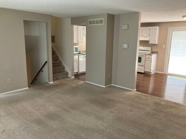 Building Photo - 585 Meadowview Ln