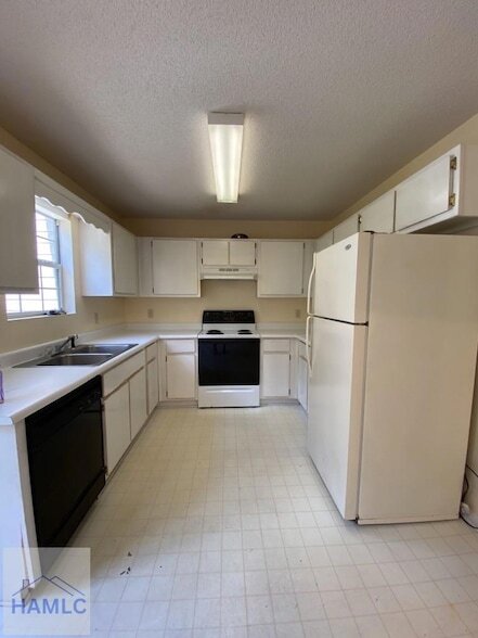 Building Photo - 1100-8C Pineland Ave
