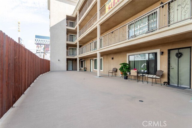 Foto del edificio - 1466 Tamarind Ave