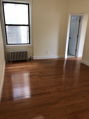 Building Photo - Amazing 1 Bedroom Apartment in Sunnyside