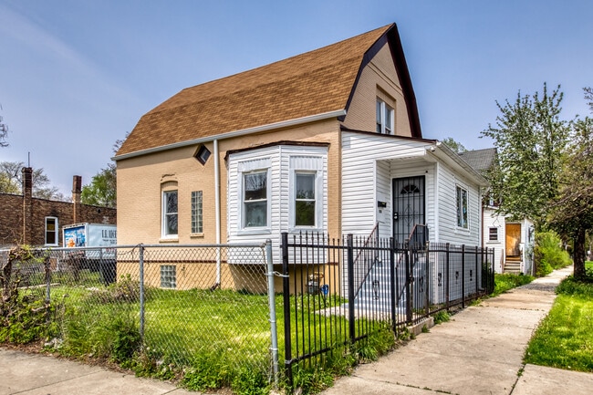 Building Photo - 924 S Karlov Ave