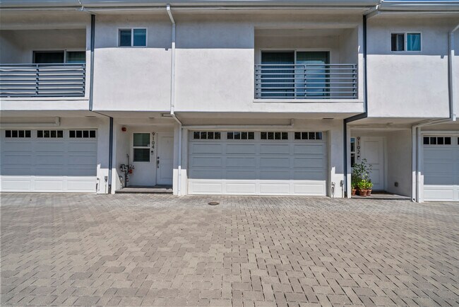 Building Photo - 9104 Burnet Ave