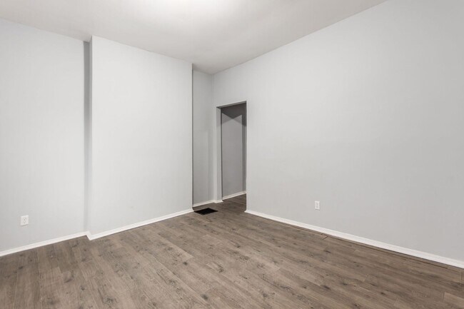 Foto del edificio - 673-675 Stanley Ave