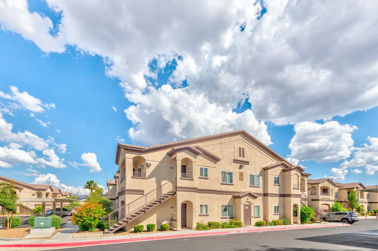 Foto principal - 2291 W Horizon Ridge Pkwy