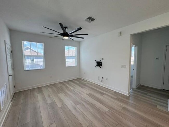 Building Photo - 1 Bedroom Garage Apartment Island Village of Celebration